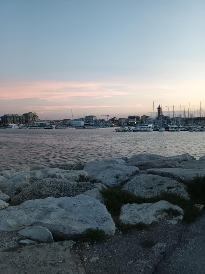 Bouganville A Apartament B&B Civitanova Marche Dış mekan fotoğraf