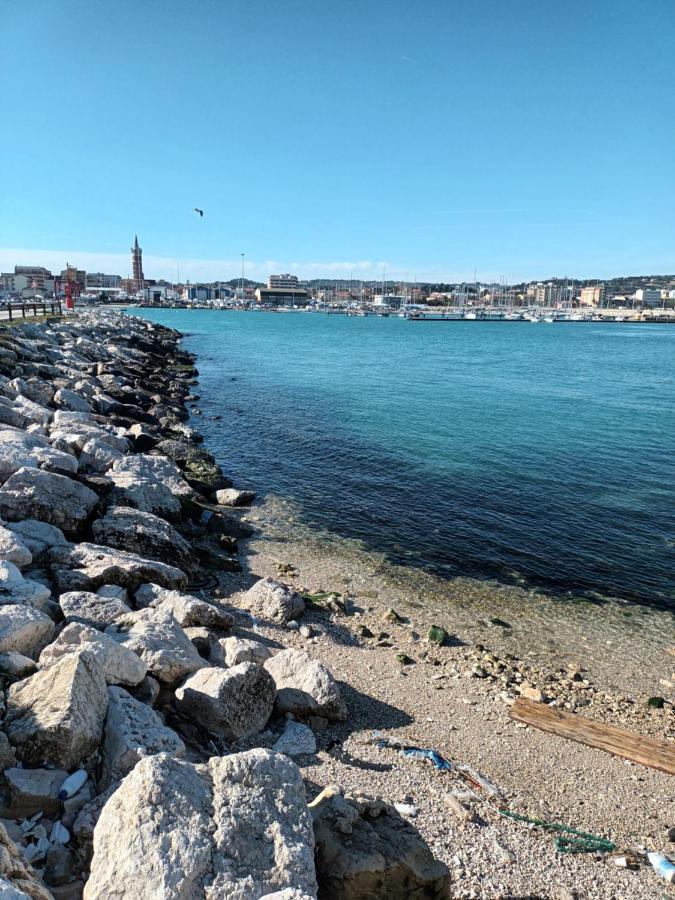 Bouganville A Apartament B&B Civitanova Marche Dış mekan fotoğraf